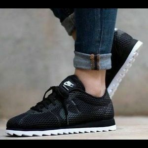 Nike Women’s Cortez BR Running Trainers